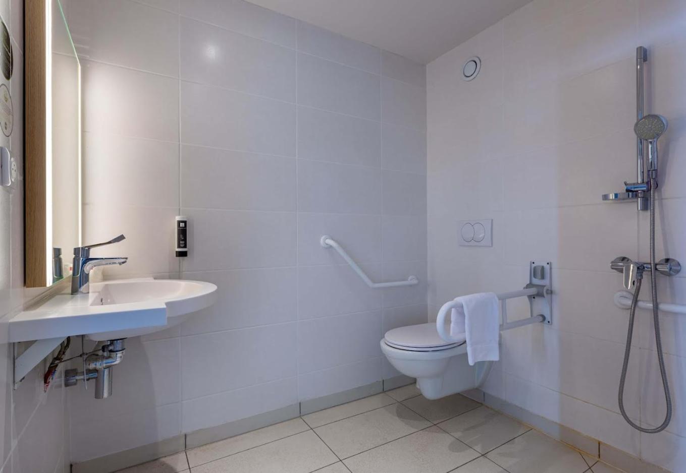 B&B Hotel Chartres Oceane Екстериор снимка